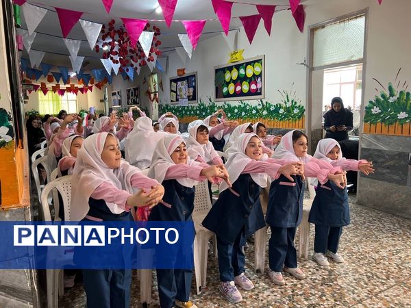 برگزاری جشن شکوفه‌ها در دبستان دخترانه المهدی ناحیه 2 کرج 