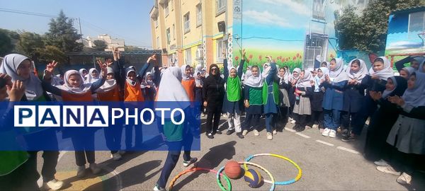  مسابقات ورزشی درون مدرسه‌ای به مناسبت هفته سلامت روان 