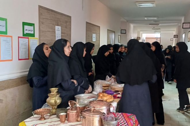 بازارچه دانش‌آموزی در مدرسه ۱۵ خرداد شهر کلاته رودبار 