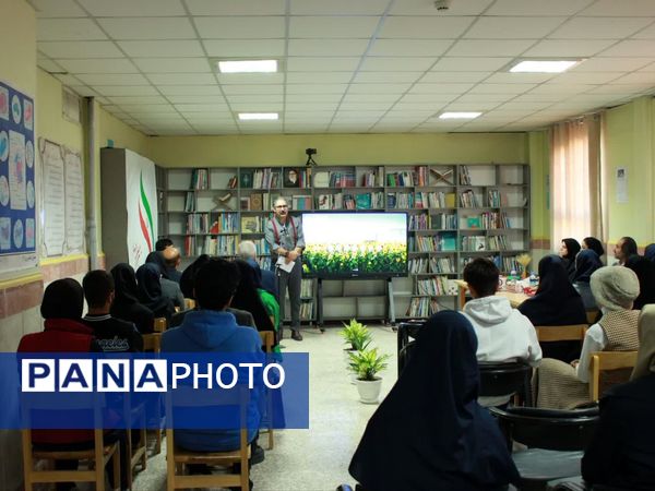 جشنواره «برگی از دانش» در دبیرستان نمونه دولتی کاشانی‌پور فردیس