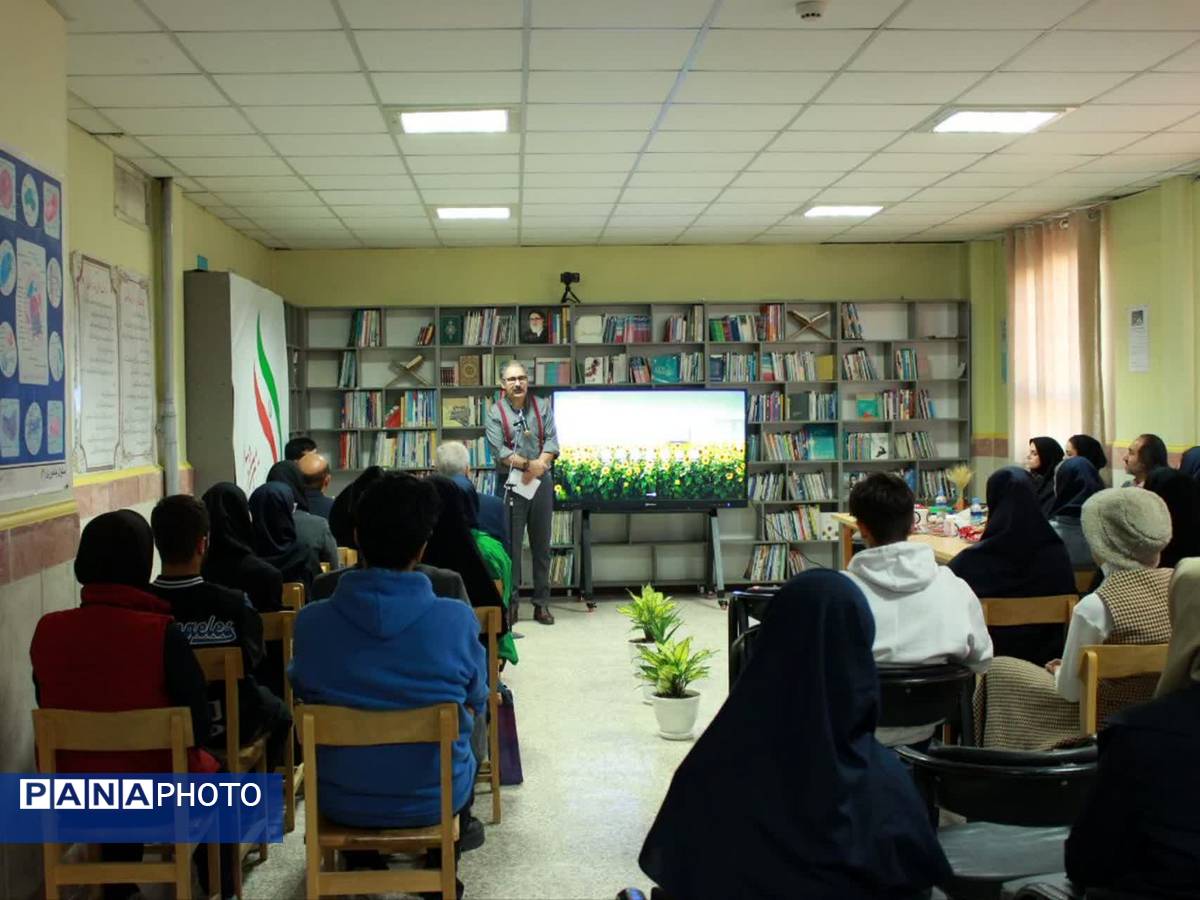 جشنواره «برگی از دانش» در دبیرستان نمونه دولتی کاشانی‌پور فردیس