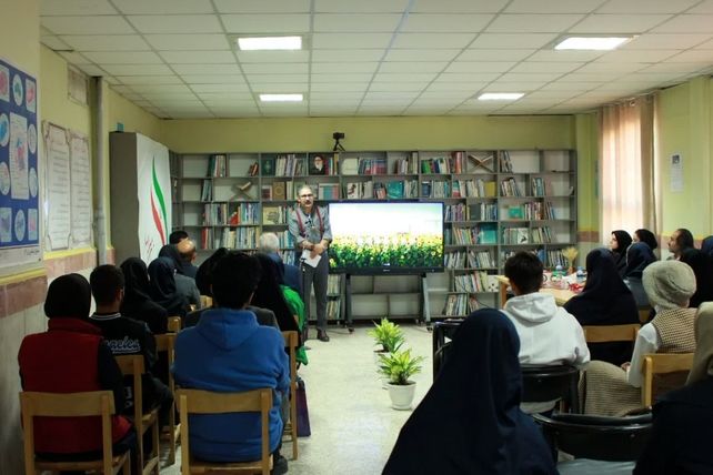 جشنواره «برگی از دانش» در دبیرستان نمونه دولتی کاشانی‌پور فردیس