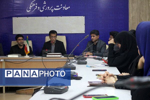 نشست مدیرکل آموزش و پرورش استان با همکاران معاونت پرورشی و فرهنگی 