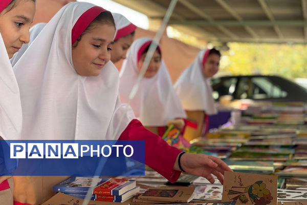 نمایشگاه کتاب و کتاب‌خوانی در اداره آموزش و پرورش اسلامشهر