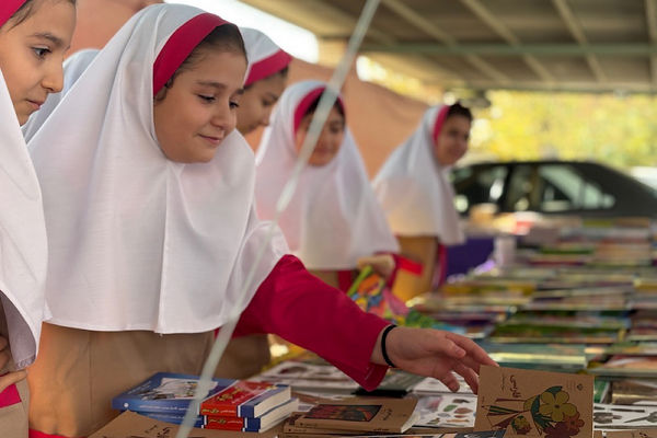 نمایشگاه کتاب و کتاب‌خوانی در اداره آموزش و پرورش اسلامشهر