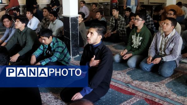 قرائت زیارت حضرت فاطمه (س) در دبیرستان شاهد ابوذر غفاری 