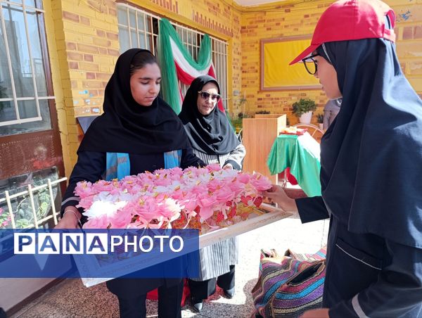 بزرگداشت روز دانش آموز در دبیرستان شاهد قدسیان 