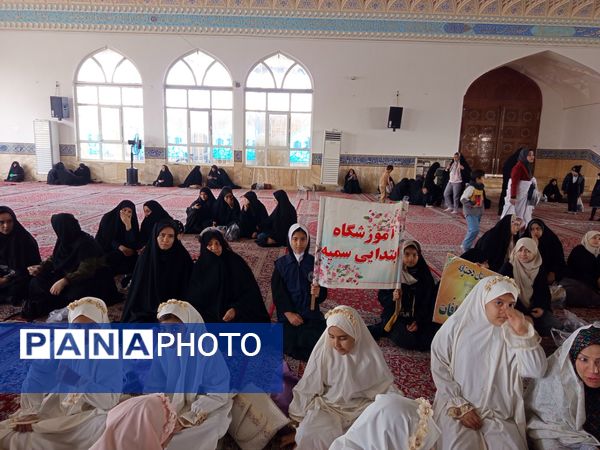 حضور دانش آموزان در نماز جمعه کاشمر