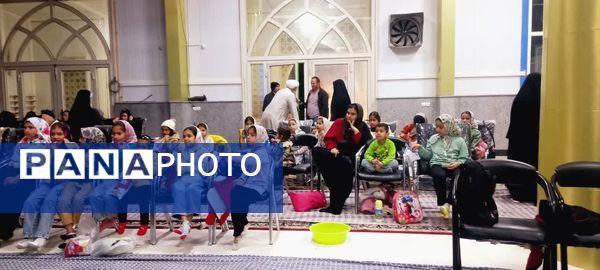 اکران انیمیشن یوز ایرانی رادر حسینیه روستای کاریزک