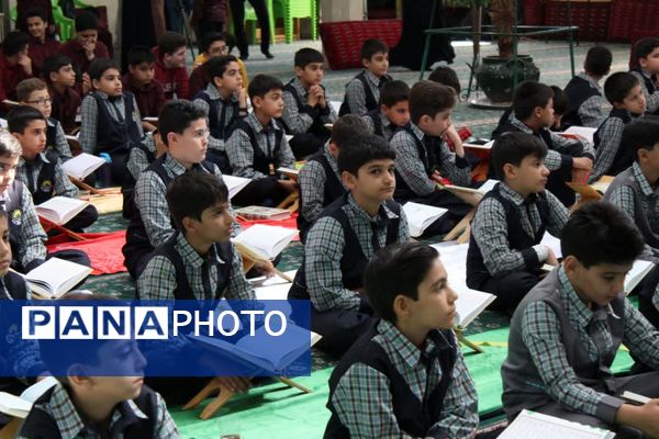 محفل انس با قرآن با حضور دانش‌آموزان سمنانی