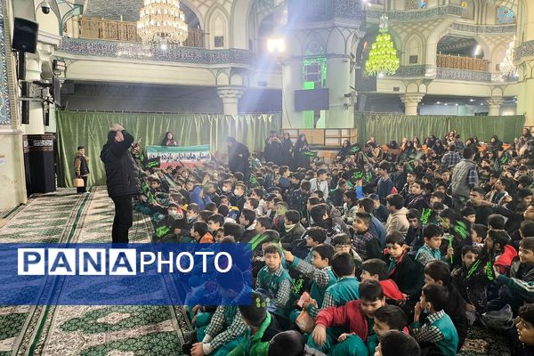 حضور دانش‌آموزان ناحیه دو شهرری در مراسم نوگلان فاطمی