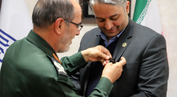 اداره کل نوسازی، توسعه و تجهیز مدارس آذربایجان شرقی نشان مدیریت جهادی دریافت کرد