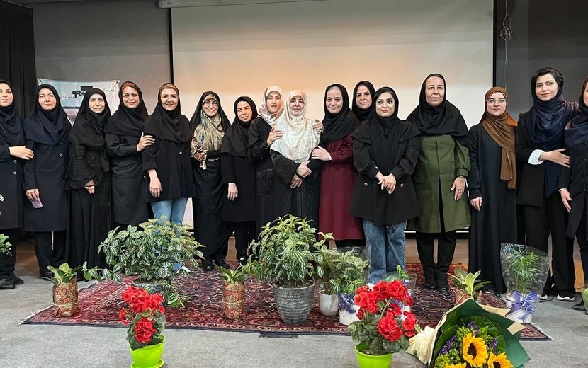 ادای احترام به طلایه‌داران دانایی در جشن باشکوه روز معلم در مدرسه دانشجو