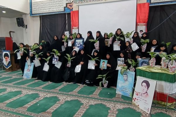 تکریم خانواده شهدا در مسجد حضرت محمد مشهد مقدس