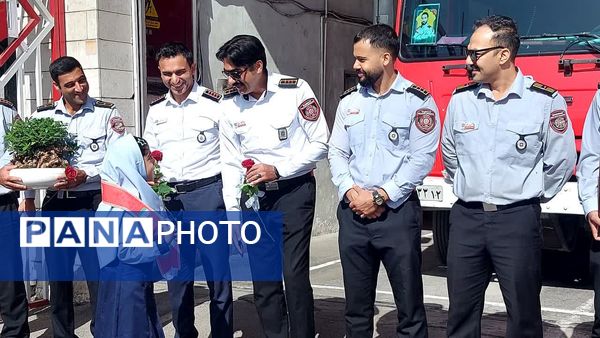 تجلیل از آتش نشانان قهرمانان حماسه آفرین در محل ایستگاه ۵ آتش نشانی مشهد