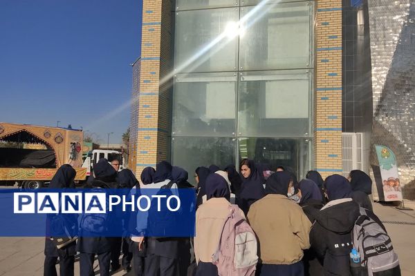 اردوی آمادگی و دفاعی دانش‌آموزان پایه نهم مدرسه فرشتگان در موزه دفاع مقدس