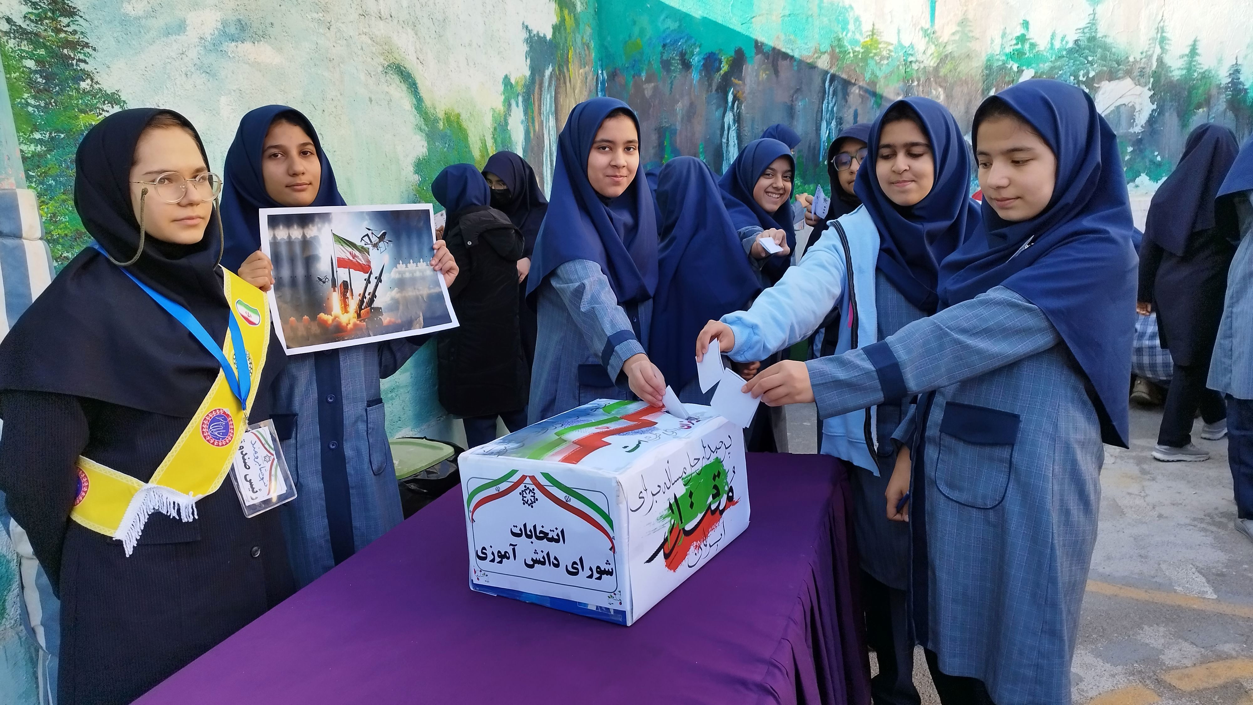 انتخابات شورای دانش آموزی دبیرستان شاهد تکتم ناحیه۳