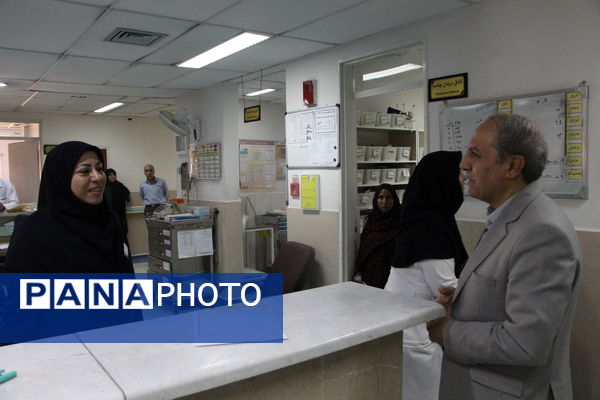 تقدیر دانشآموزان دبستان دخترانه صادقیان یزد از مادر پرستار