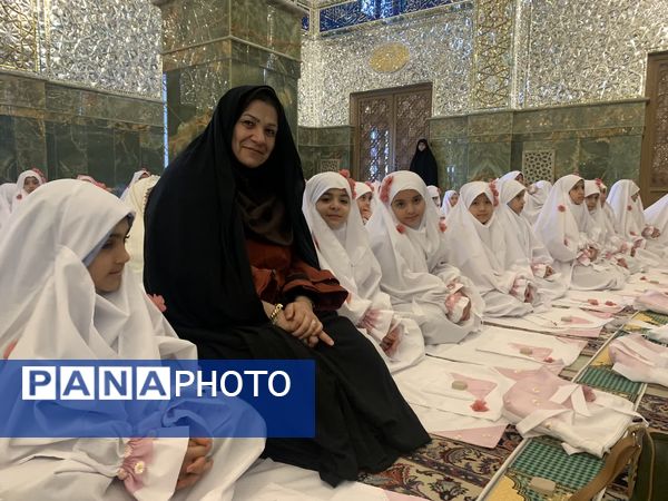 جشن تکلیف دانش آموزان دختر در حرم حضرت زینب (س)