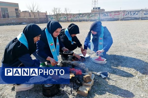 جشن انقلاب در دبیرستان حضرت فاطمه (س) و هنرستان عفاف، شهر تیتکانلو