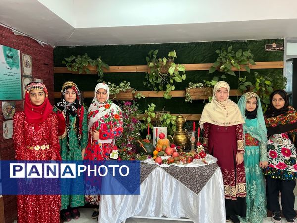 جشن یلدای دانش‌آموزی در دبیرستان تیمسار فلاحی ناحیه یک کرج 