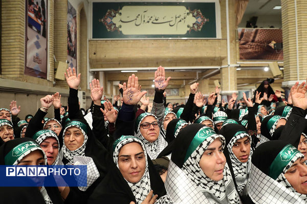 دیدار هزاران نفر از بسیجیان با رهبر معظم انقلاب