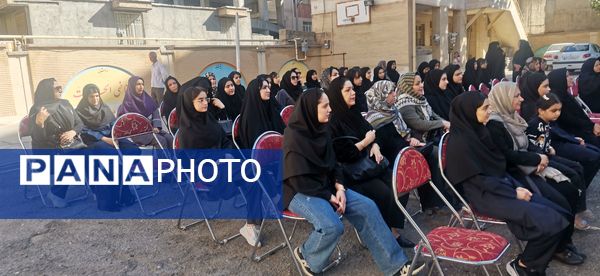 دانش‌آموزان دبیرستان نمونه فضیلت با شوروشوق به استقبال سال تحصیلی جدید رفتند