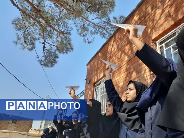  موشک آرزوها در هفته بهداشت روان در مدرسه مادرمهربان خلیل آباد