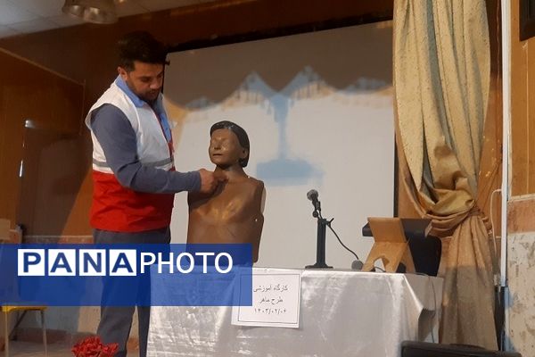 برگزاری کارگاه طرح ماهر هلال احمر در کانون سمیه شهرستان شیروان