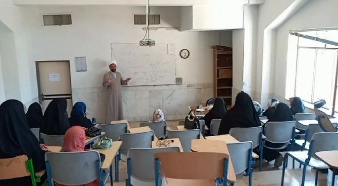 دوره آشنایی با « معارف نماز» ویژه دانش‌آموزان شهرستان بروجن