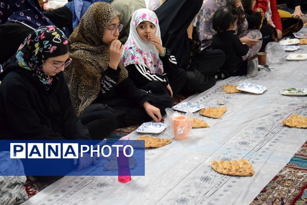 اعتکاف دانش‌آموزی در مسجد جامع امام حسین(ع) ناحیه یک کرج 