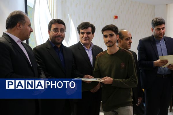 آیین تجلیل از برگزیدگان جشنواره قرآن عترت و نماز آذربایجان شرقی