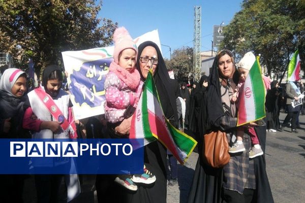 راهپیمایی یوم‌الله ۱۳ابان ماه در شهرستان نیشابور 