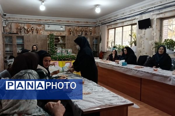 حضور مادر شهید امیرحسین گشانی و قدردانی از معلمان