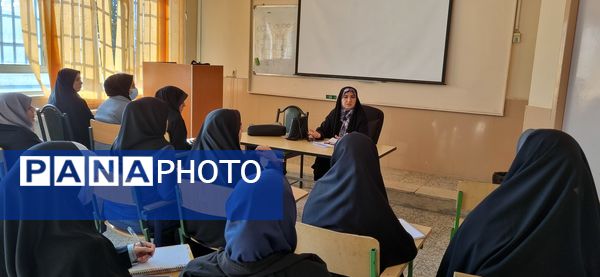 برگزاری دوره‌های توانمند‌سازی ویژه دبیران متوسطه اول 