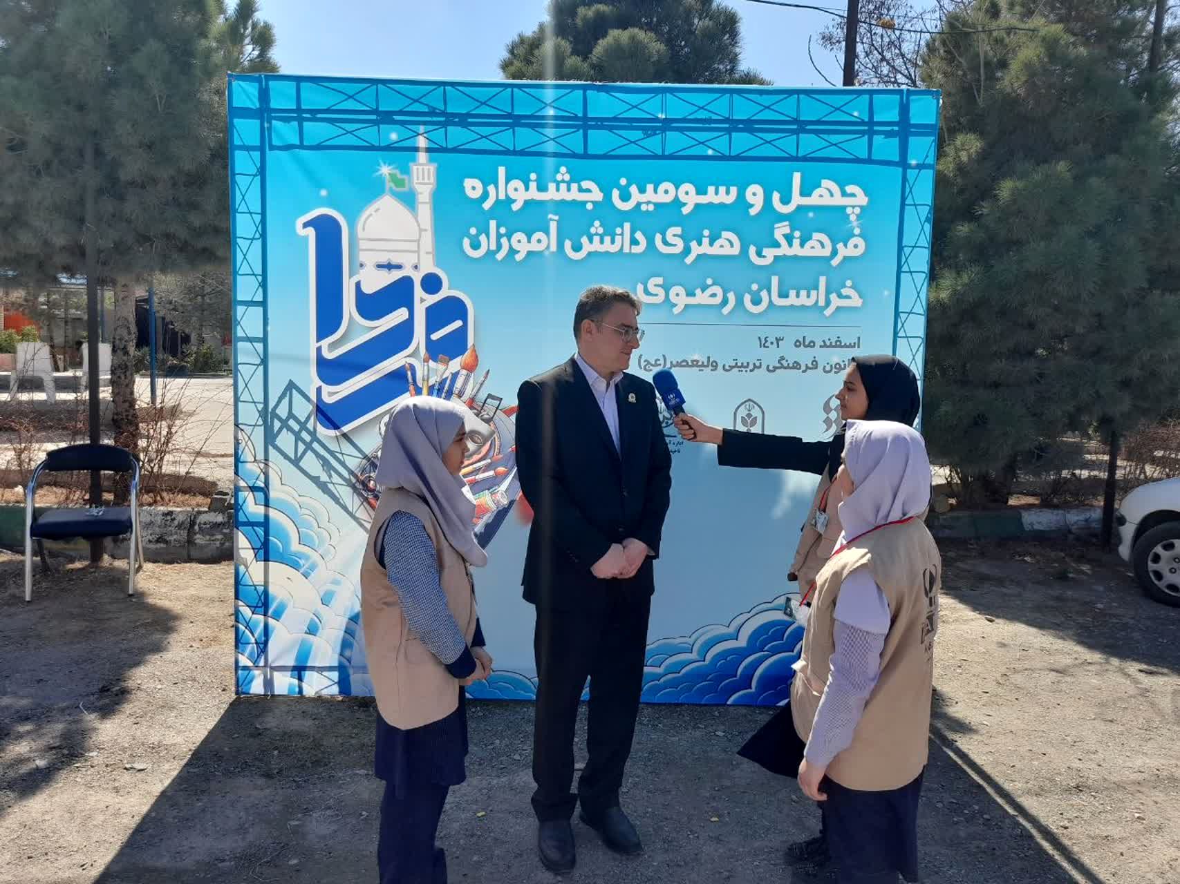 بازدید معاون فرهنگی پرورشی خراسان رضوی از دبیرخانه جشنواره فرهنگی هنری فردا 