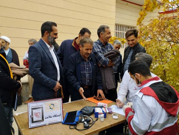 اجرای طرح هر محله یک خادم هلال در تویسرکان