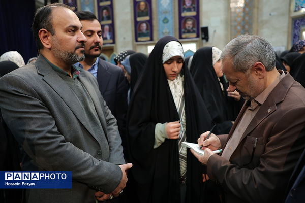 حضور وزیر آموزش و پرورش در جمع دانش‌آموزان معتکف