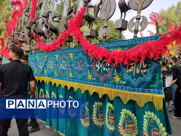 کاروان بزرگ علم گردانی در کاشان