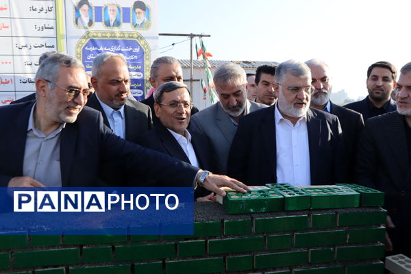 خشت گذاری ۲ مدرسه در ناحیه یک شهرستان بهارستان