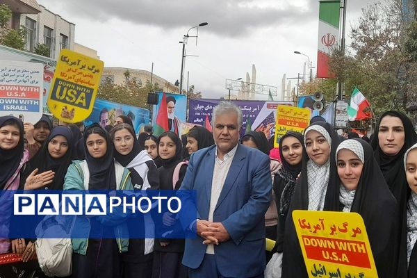 حضور دانش‌آموزان زنجانی در راهپیمایی روز ۱۳ آبان 