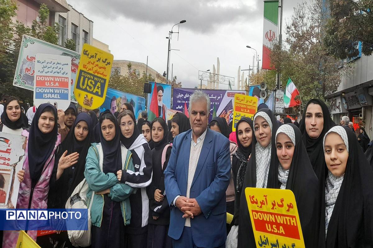 حضور دانش‌آموزان زنجانی در راهپیمایی روز ۱۳ آبان 