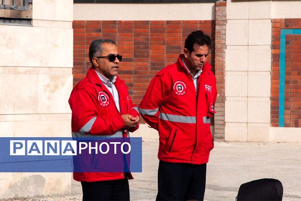 جلسه آموزشی ایمنی و اطفا حریق در مدرسه فرزندان میهن اسلامشهر