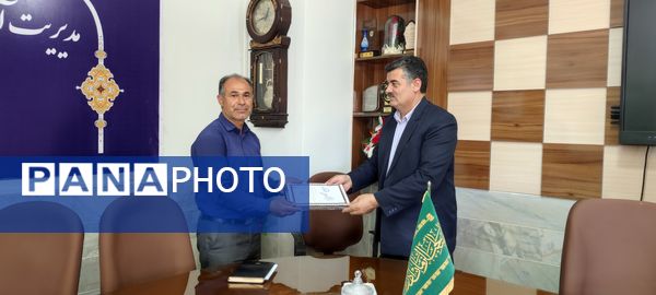 تجلیل مدیر آموزش و پرورش شهرستان شیروان از خبرنگاران پانا