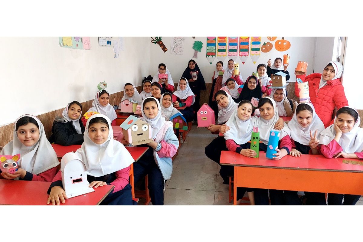 عکس یادگاری دانش‌آموزان مدرسه مهد دانش بهارستان‌دو