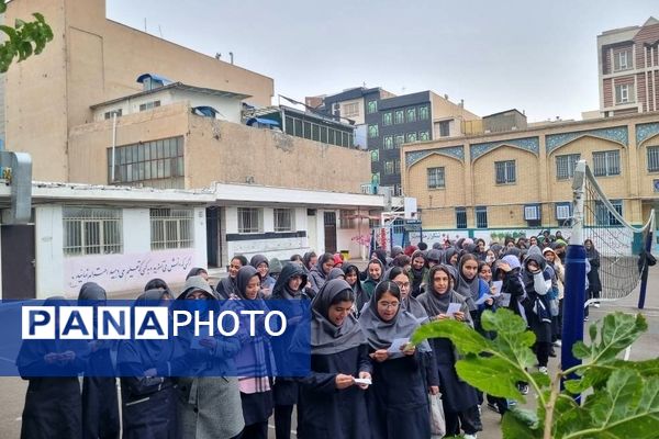  روز دانش‌آموز در دبیرستان شهیده قزوینی