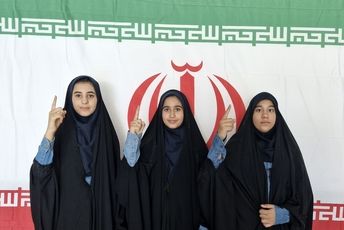 تا جان در بدن است پای کار ایرانیم