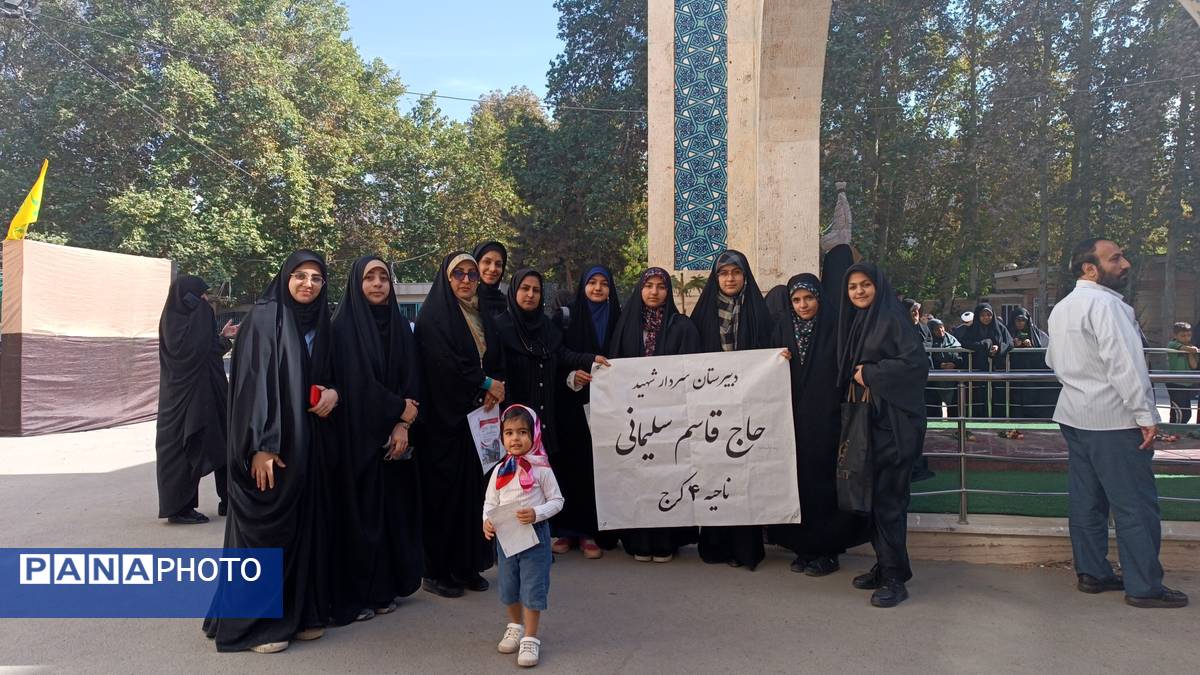 حضور دانش آموزان دبیرستان سردار شهید قاسم سلیمانی ناحیه ۴ کرج در نماز جمعه