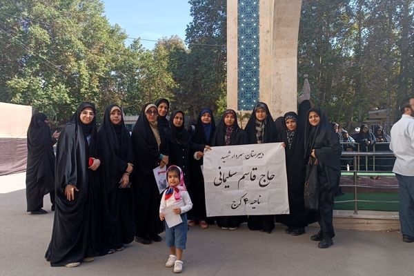 حضور دانش آموزان دبیرستان سردار شهید قاسم سلیمانی ناحیه ۴ کرج در نماز جمعه