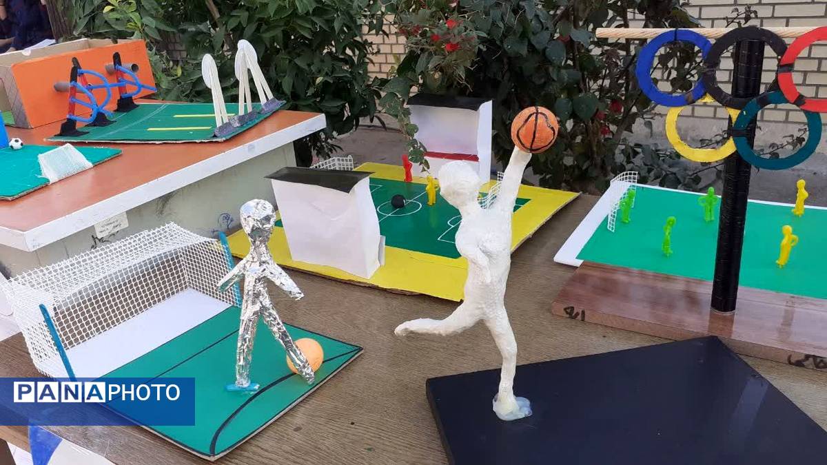 افتتاحیه نمایشگاه دست‌سازه المپیاد ورزشی درون مدرسه‌ای 